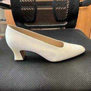 Worthington white leather dress shoes size 10 M